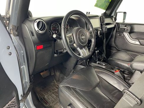 Used 2014 Jeep Wrangler Unlimited Rubicon AWD/4WD image 3