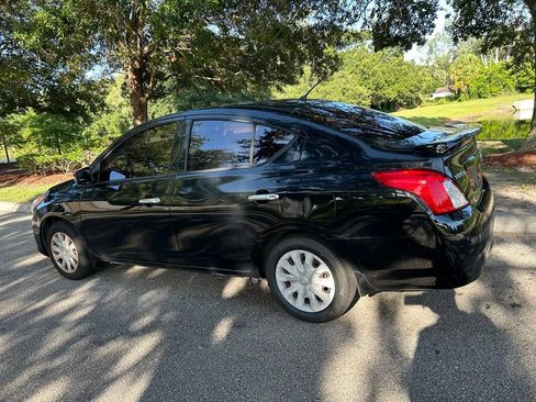 Used 2017 Nissan Versa SV FWD image 4