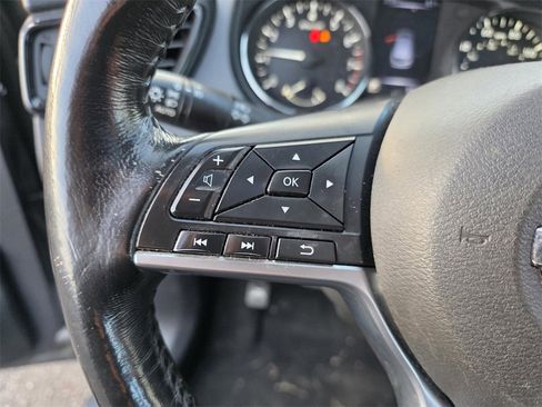 Used 2017 Nissan Rogue Sport SL w/ SL Premium Package image 17