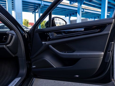 Certified 2025 Porsche Panamera RWD image 41