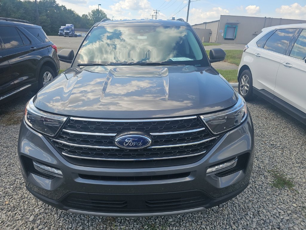 Used 2023 Ford Explorer XLT w/ Equipment Group 202A AWD/4WD image 2