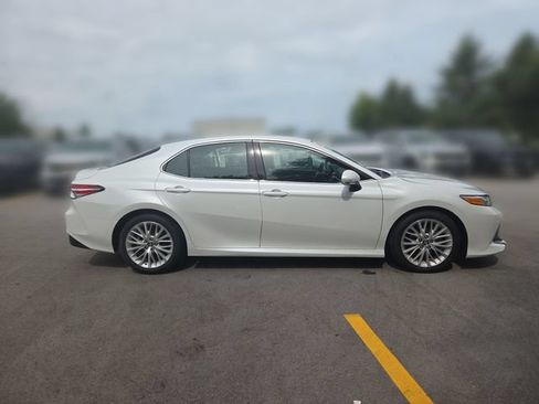 Used 2018 Toyota Camry XLE FWD image 6
