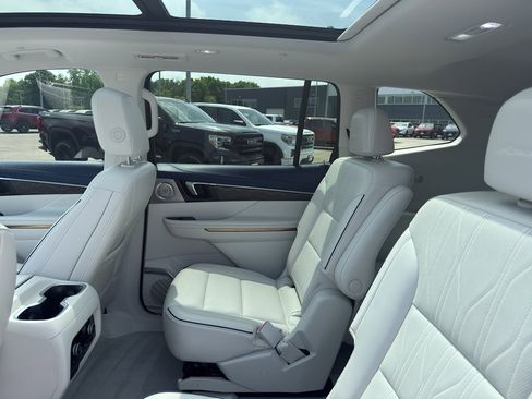 Certified 2025 Buick Enclave Avenir w/ Super Cruise Package FWD image 32