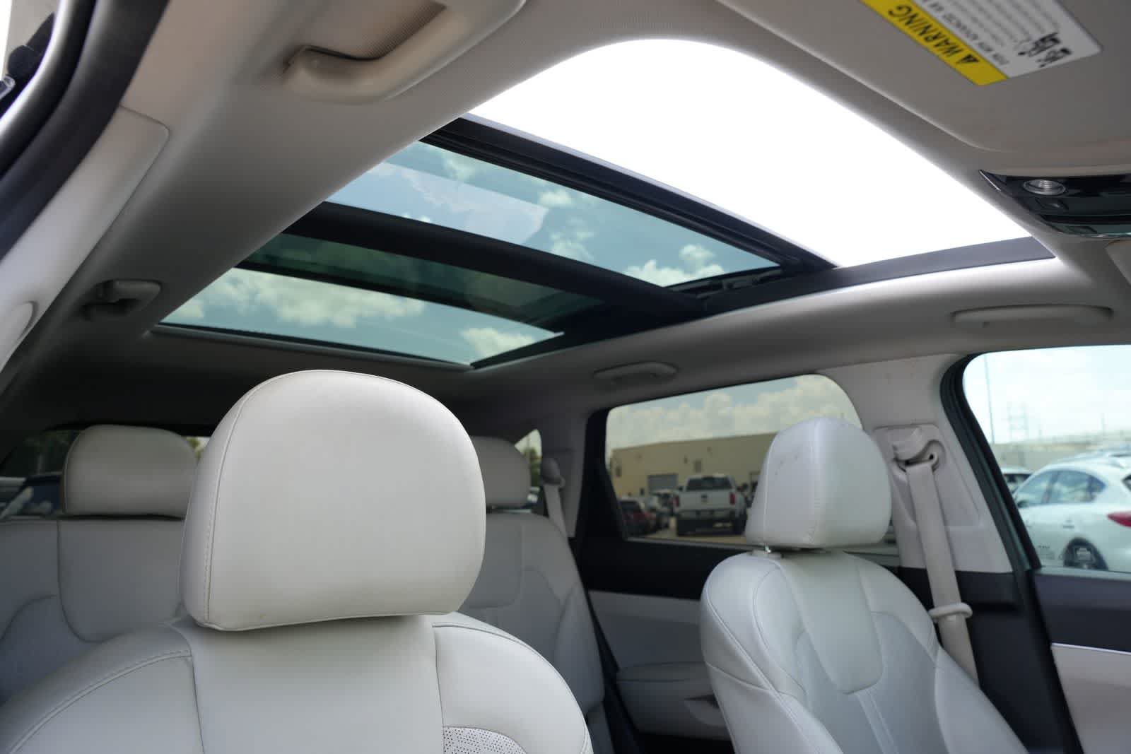 Used 2022 Kia Sorento EX w/ Panoramic Sunroof Package FWD image 24