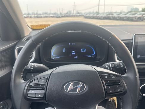 Used 2023 Hyundai Venue SEL FWD image 19