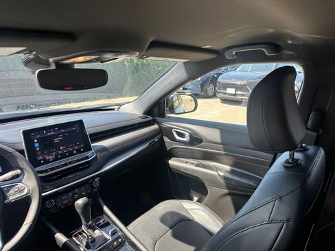 Used 2025 Jeep Compass Trailhawk image 34