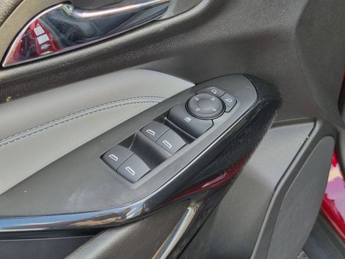 Used 2025 Chevrolet Trax LT w/ LT Convenience Package FWD image 13