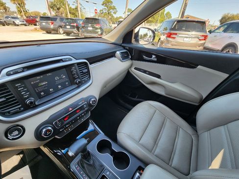 Used 2019 Kia Sorento EX image 24