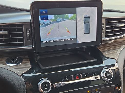 Used 2022 Ford Explorer Limited w/ Equipment Group 301A image 25