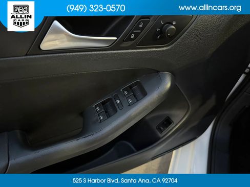 Used 2012 Volkswagen Jetta SE FWD image 11
