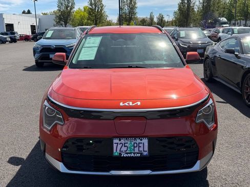 Used 2023 Kia Niro Wind w/ Wind Preserve Package FWD image 3