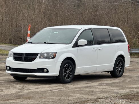 Used 2018 Dodge Grand Caravan SE image 3