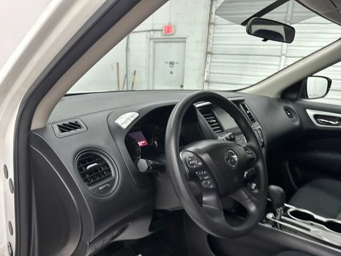 Used 2017 Nissan Pathfinder S FWD image 14