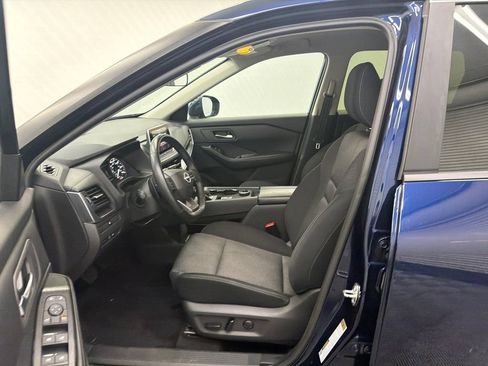 Used 2025 Nissan Rogue SV AWD/4WD image 9