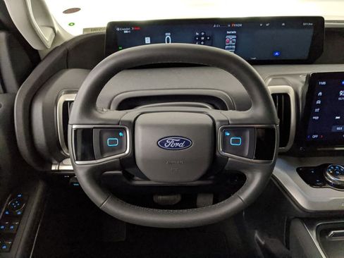 New 2025 Ford Expedition Active image 15