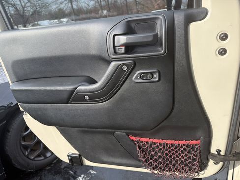 Certified 2017 Jeep Wrangler Unlimited Rubicon image 28