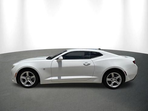 Used 2016 Chevrolet Camaro LT RWD image 31