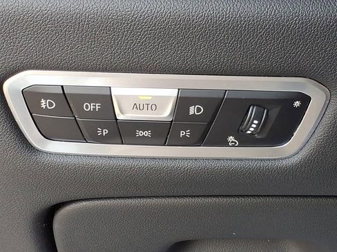 Used 2022 BMW X7 xDrive40i w/ M Sport Package image 17