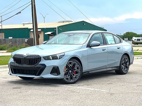 New 2026 BMW 530i w/ M Sport Package RWD image 2