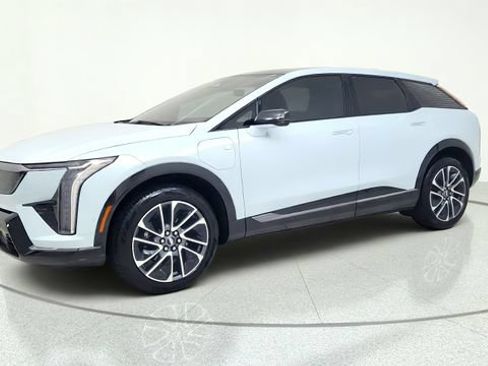 Used 2025 Cadillac Optiq Sport 1 AWD/4WD image 5