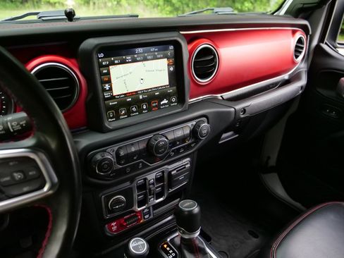 Used 2021 Jeep Gladiator Rubicon AWD/4WD image 11
