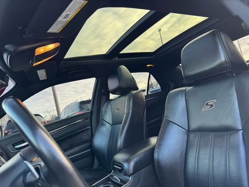 Used 2018 Chrysler 300 S w/ 300S Alloy Edition image 18