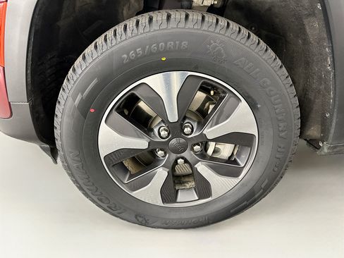 Used 2023 Jeep Grand Cherokee 4WD 4xe image 37