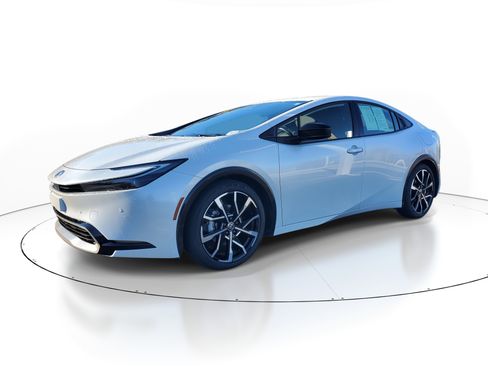 Used 2024 Toyota Prius Prime Premium image 3