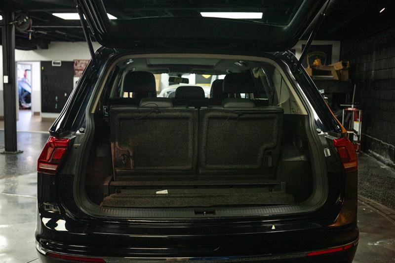 Used 2018 Volkswagen Tiguan SE w/ Panoramic Sunroof Package FWD image 7