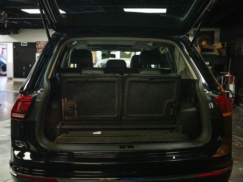 Used 2018 Volkswagen Tiguan SE w/ Panoramic Sunroof Package FWD image 7