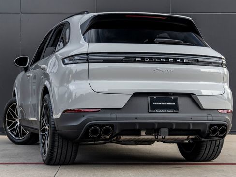 Certified 2026 Porsche Cayenne AWD/4WD image 3