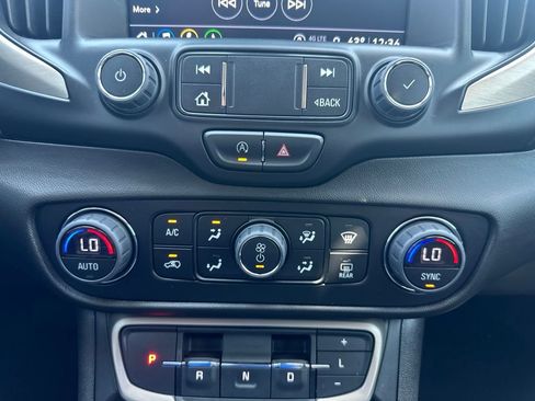 Used 2024 GMC Terrain Denali w/ Denali Premium Package AWD/4WD image 4