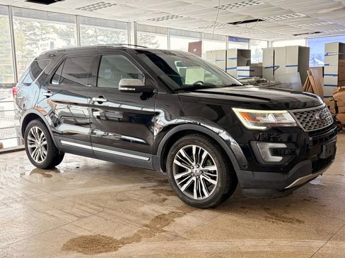 Used 2017 Ford Explorer Platinum image 6