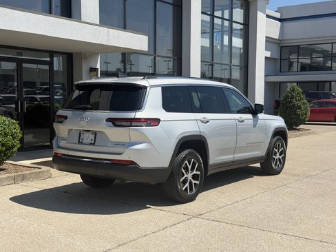 Used 2023 Jeep Grand Cherokee L Limited AWD/4WD image 4