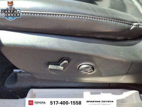 Used 2023 Chrysler Pacifica Touring-L FWD image 14