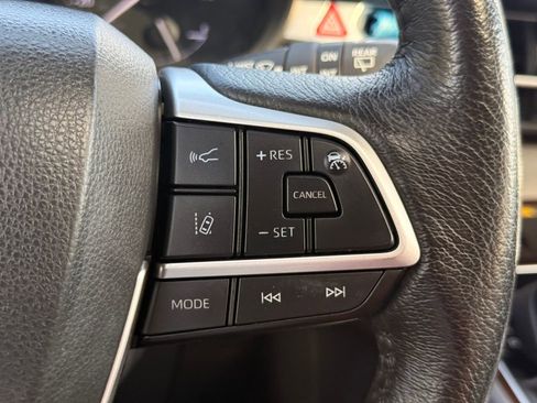 Used 2022 Toyota Sienna XLE image 29