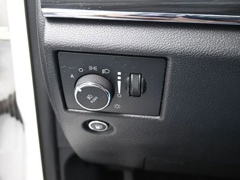 Used 2020 Jeep Grand Cherokee Limited w/ Luxury Group II AWD/4WD image 29