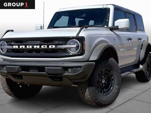 New 2026 Ford Bronco Outer Banks w/ Sasquatch Package image 1