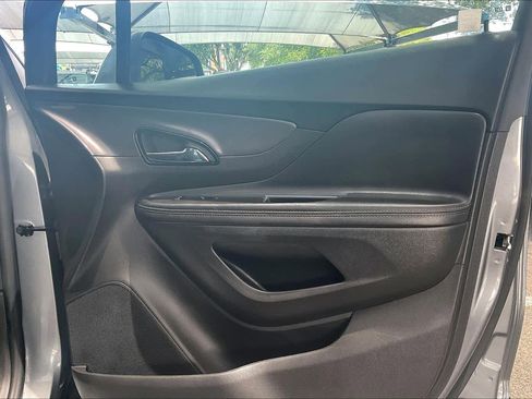 Used 2020 Buick Encore Preferred AWD/4WD image 23