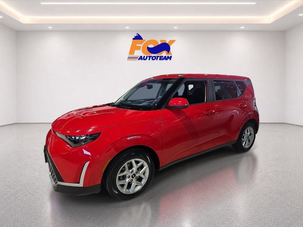 Used 2023 Kia Soul S FWD image 2