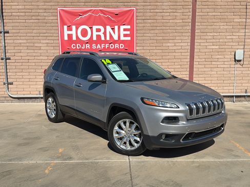 Used 2014 Jeep Cherokee Limited w/ Technology Group AWD/4WD image 3