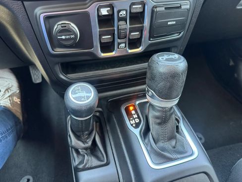 Used 2018 Jeep Wrangler Unlimited Sport S AWD/4WD image 28