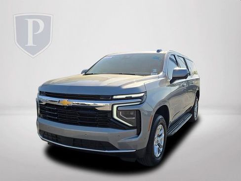 Certified 2025 Chevrolet Suburban LS image 11