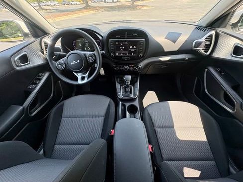 Used 2025 Kia Soul LX w/ LX Technology Package image 25