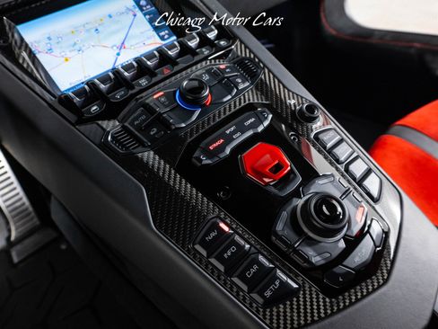 Used 2019 Lamborghini Aventador SVJ AWD/4WD image 40