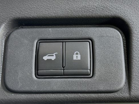 Used 2023 Nissan Rogue SV w/ SV Premium Package image 29