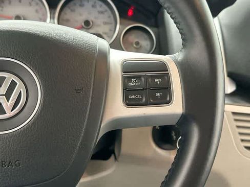 Used 2013 Volkswagen Routan S FWD image 6