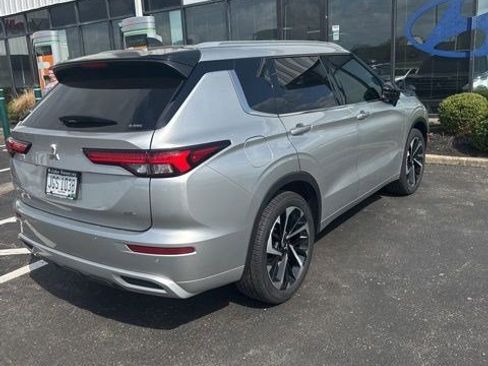 Used 2022 Mitsubishi Outlander SEL image 2