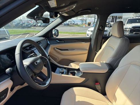 Certified 2025 Jeep Grand Cherokee L Limited AWD/4WD image 7