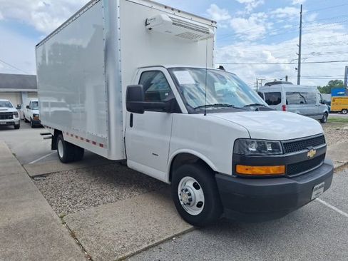 Used 2024 Chevrolet Express 3500 w/ Power Convenience Package RWD image 3